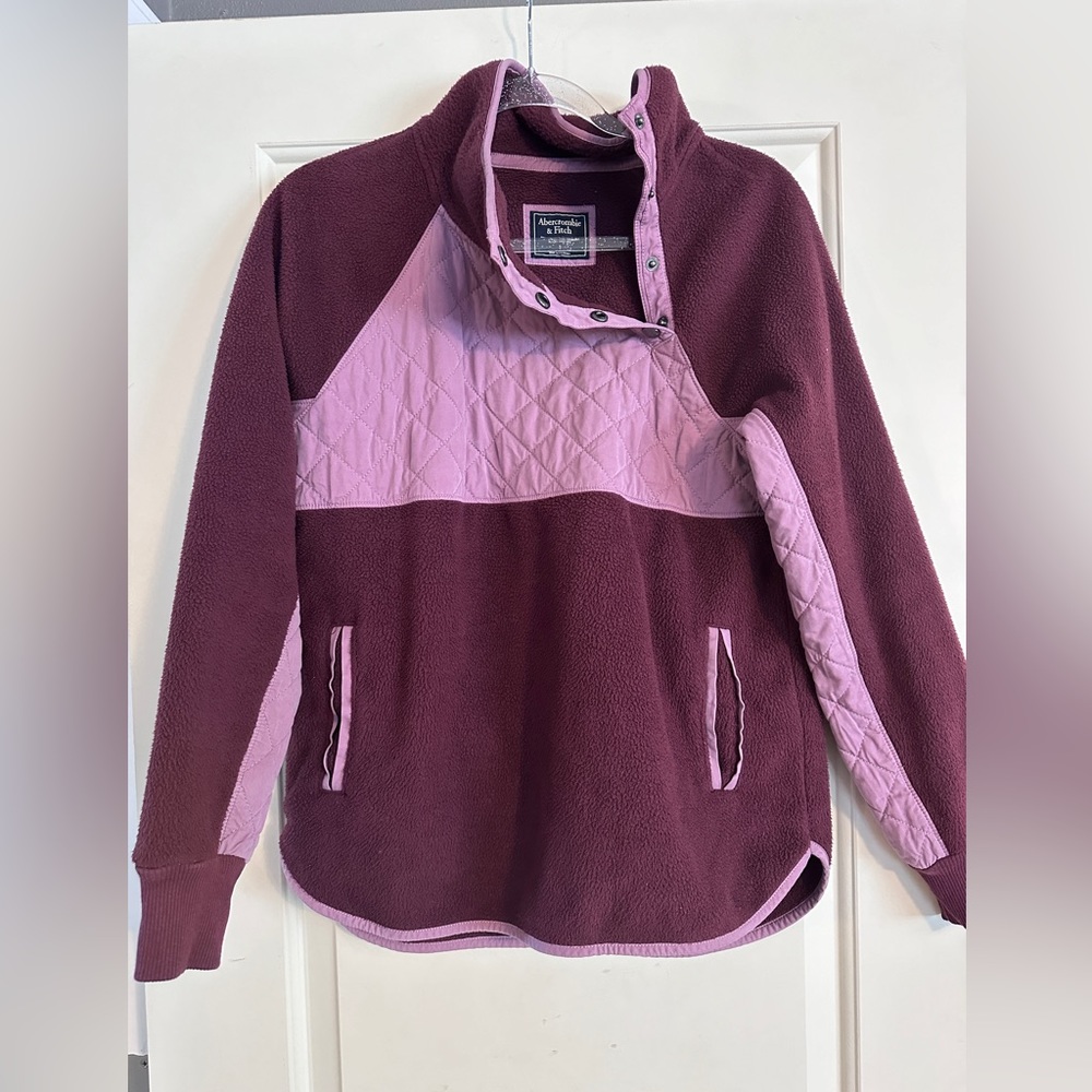 Abercrombie and Fitch fleece jacket. Size small. Excellent condition.